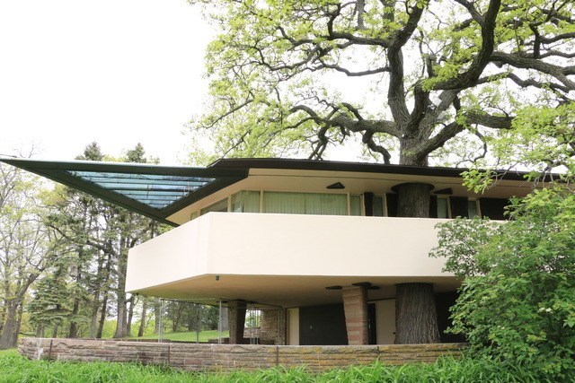 PRESENTING THIS FRANK LLOYD WRIGHT JR HOME in GRAYSLAKE